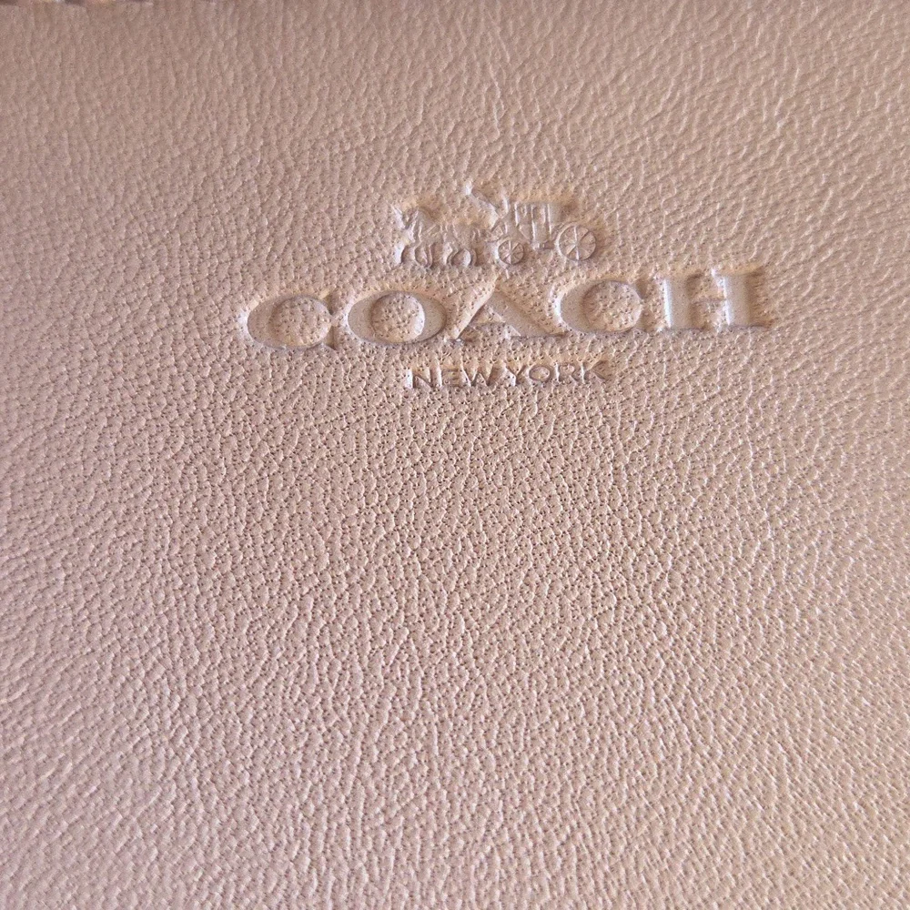Coach Blush Embossed Cossbody New without tags - Picture 7 of 7